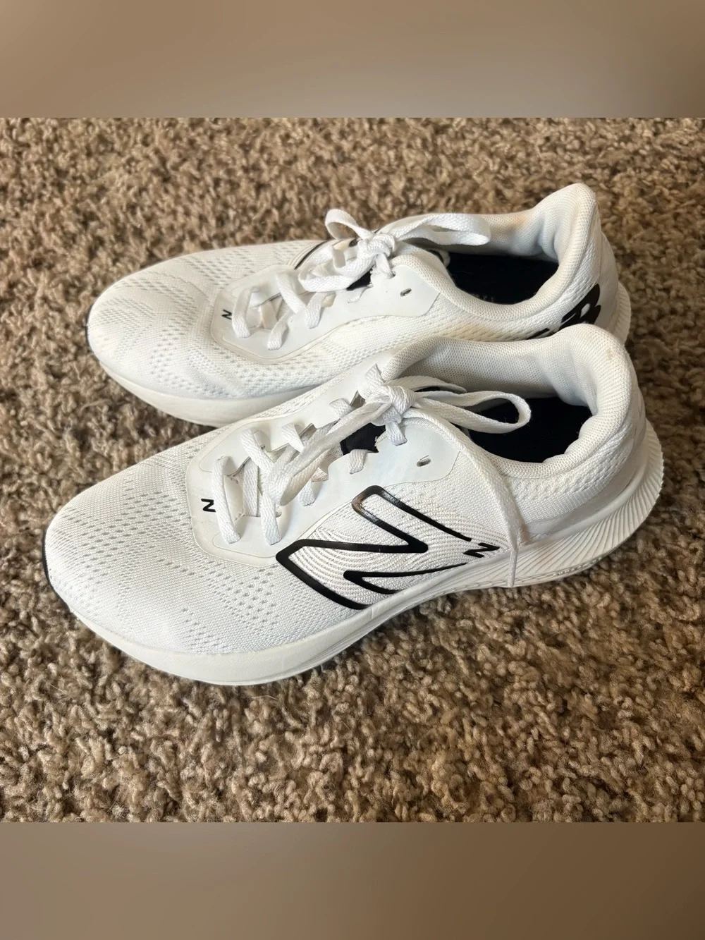 New Balance DynaSoft Pro Run V2 Running Shoes in White Size Women’s 8